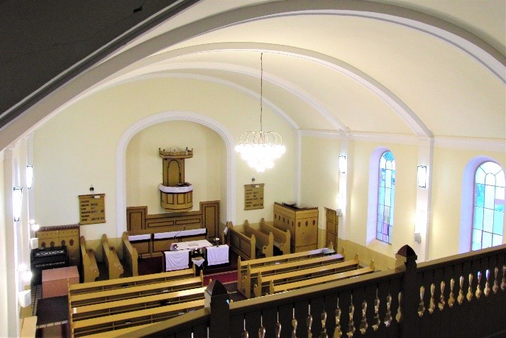 A templomhajó a karzatról